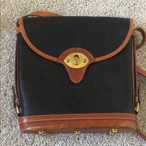Vintage Dooney & Bourke leather crossbody
